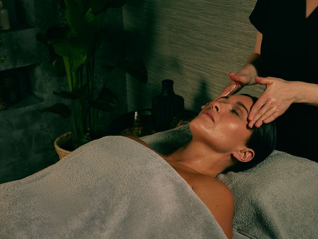Facial treatment ESPA